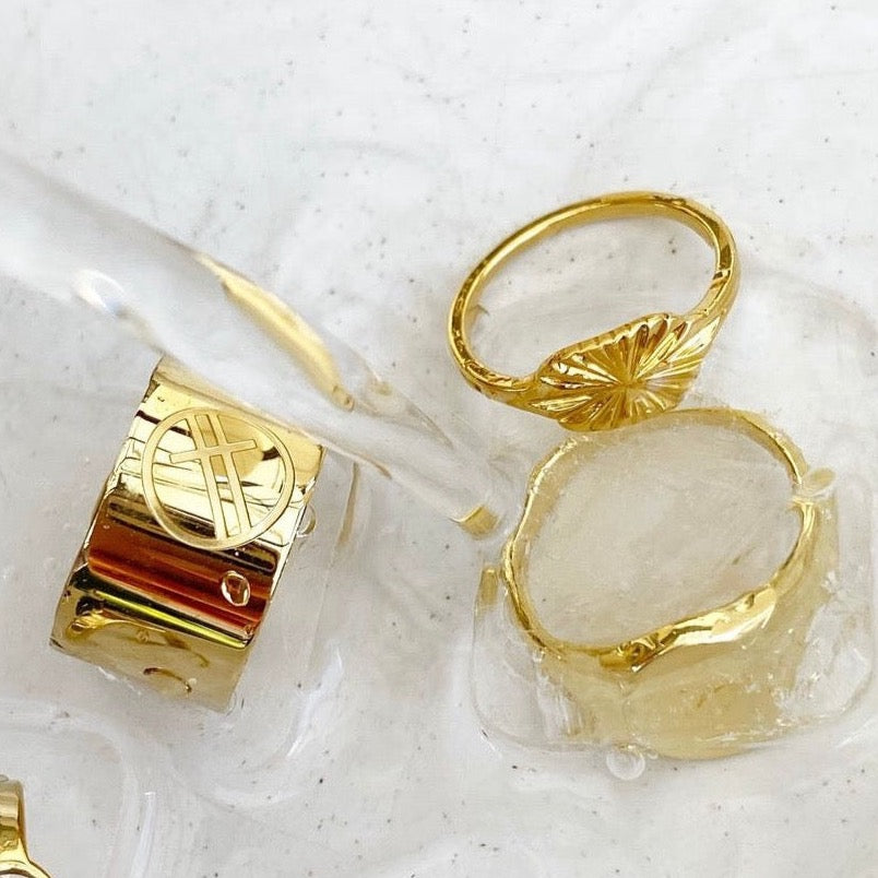 Crossroad Signet Gold Ring - Ever Jewellery