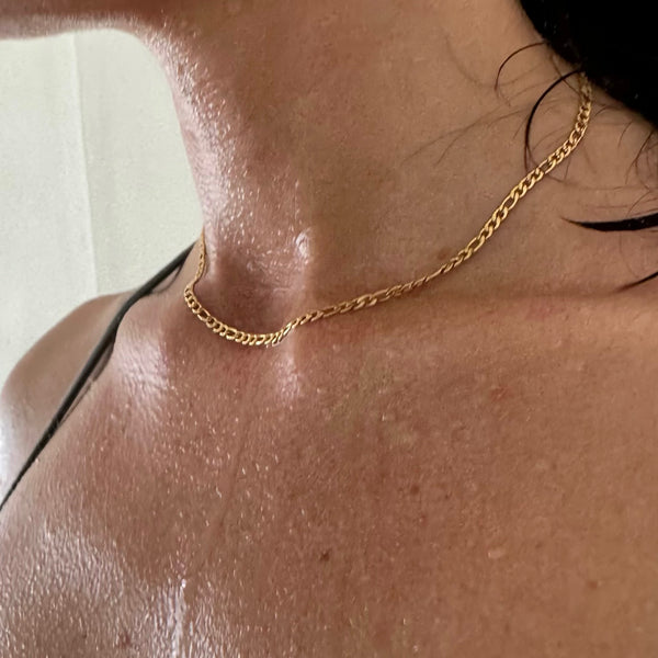 drop-shot-necklace-neck-close-up-working-out-sweating-ever-jewellery
